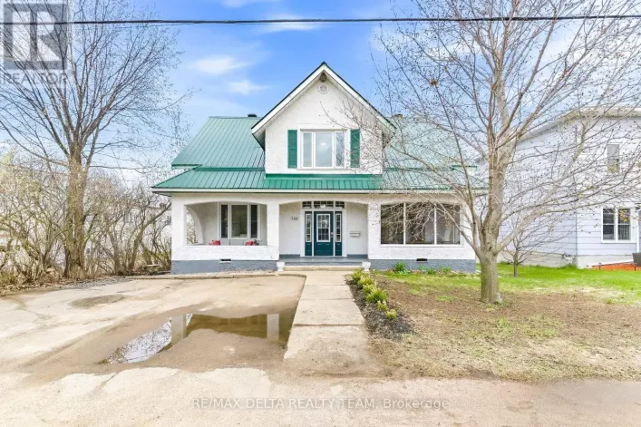 703 FRONT STREET N, Pembroke