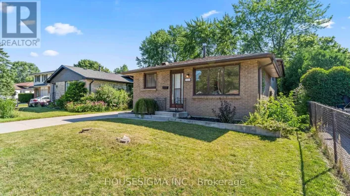 703 MILLBANK DRIVE, London South