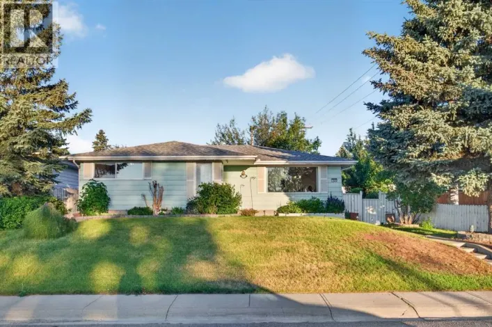 House for sale: 7035 Huntercrest Road NW, Calgary