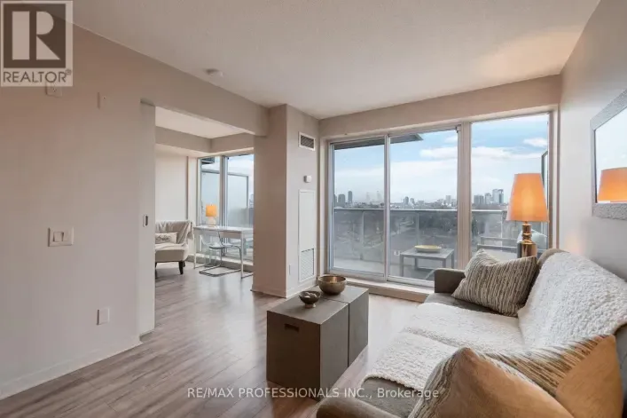 704 - 1040 THE QUEENSWAY, Toronto