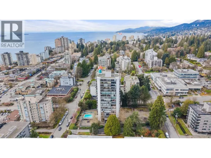 704 650 16TH STREET, West Vancouver