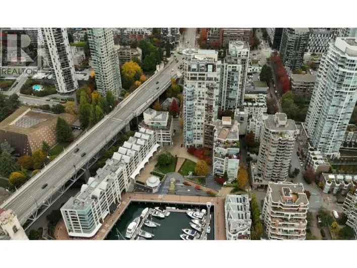 704 990 BEACH AVENUE, Vancouver