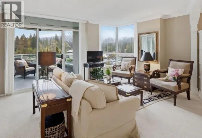 704 995 ROCHE POINT DRIVE, North Vancouver