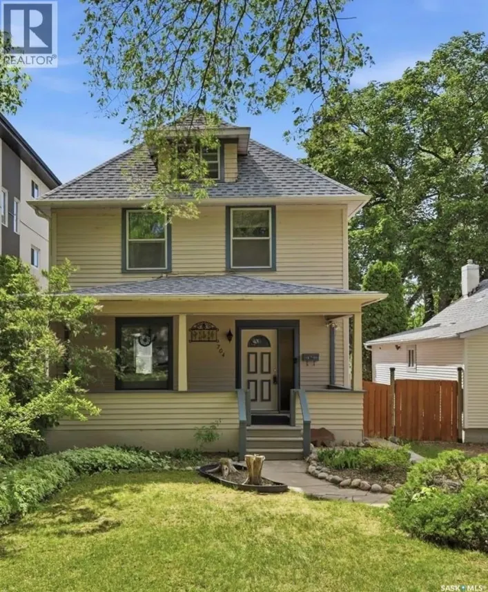 House for sale: 704 Mcpherson AVENUE, Saskatoon