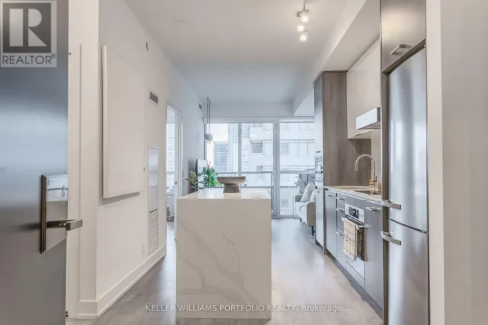 706 - 11 LILLIAN STREET, Toronto