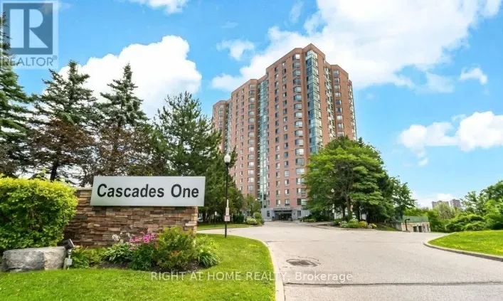 Apartment for sale: 706 - 61 MARKBROOK LANE, Toronto