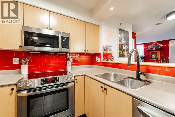 706 680 CLARKSON STREET, New Westminster