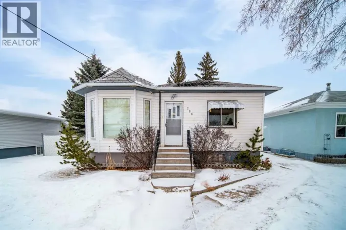 706 7 Avenue, Wainwright