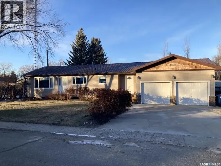 House for sale: 706 Grey AVENUE, Grenfell
