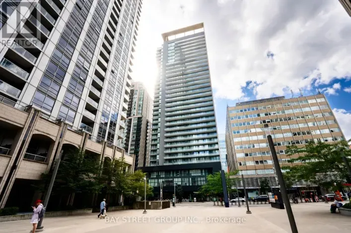 709 - 770 BAY STREET, Toronto
