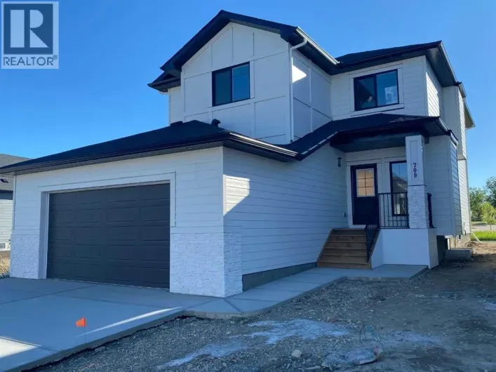 709 MANDALAY Avenue NW, Carstairs