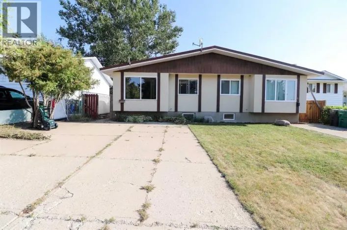 71 Laval Boulevard W, Lethbridge