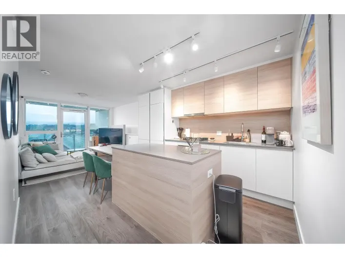 710 988 QUAYSIDE DRIVE, New Westminster