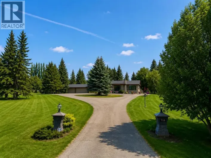 710 Bearspaw Village Drive, Rural Rocky View County