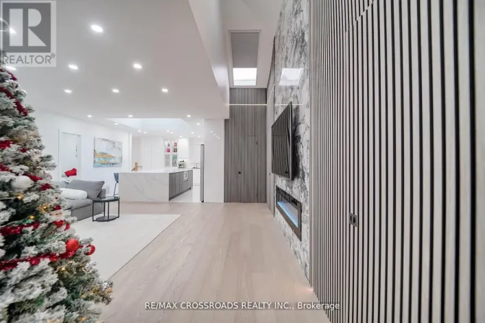 7118 YONGE STREET, Innisfil