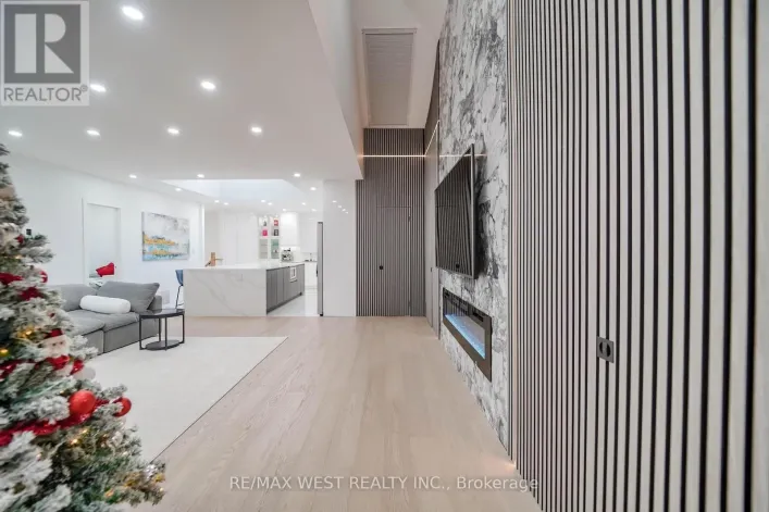 7118 YONGE STREET, Innisfil