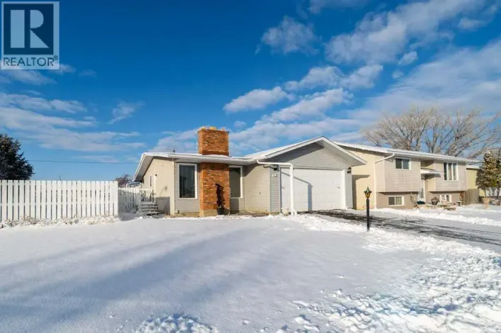 712 1 Street SE, Redcliff