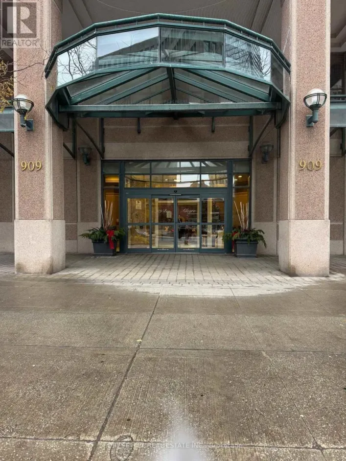 712 - 909 BAY STREET, Toronto
