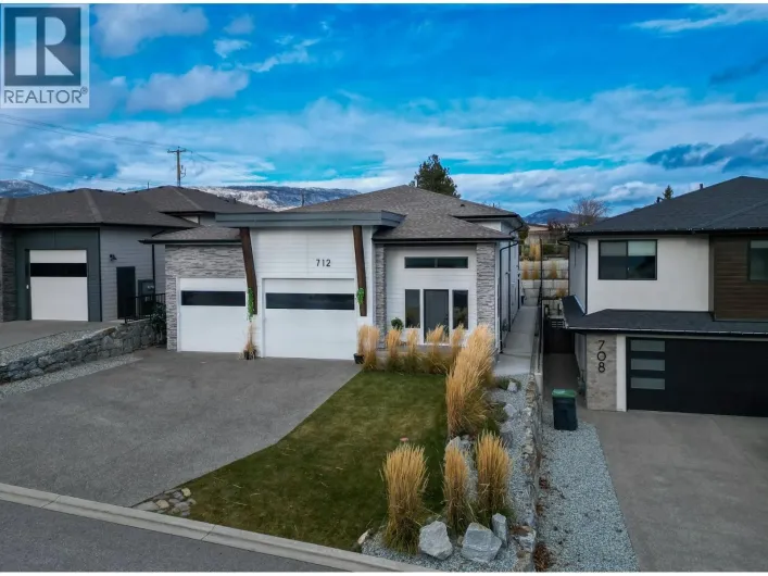 712 Lake Court, West Kelowna
