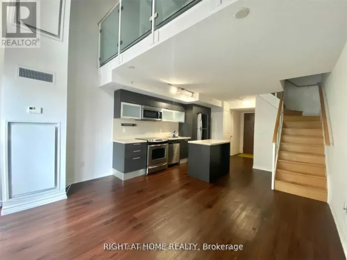 Apartment for rent: 714 - 386 YONGE STREET, Toronto