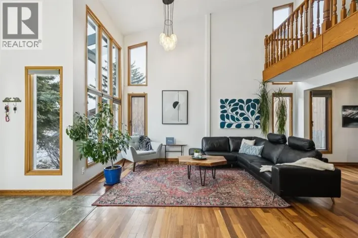 715 Coach Bluff Crescent SW, Calgary