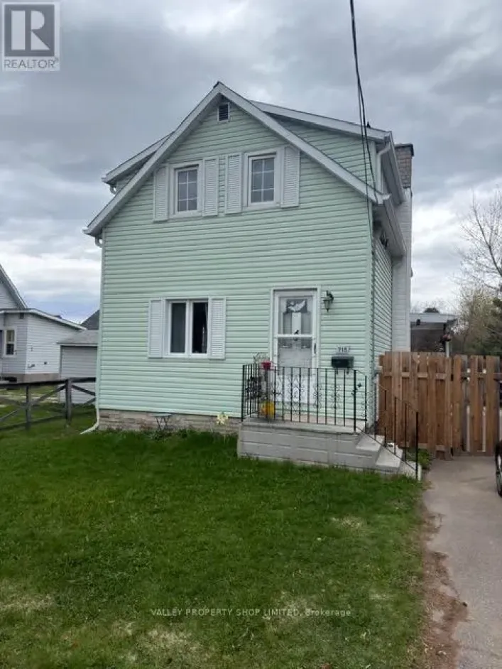 715 MARY STREET, Pembroke