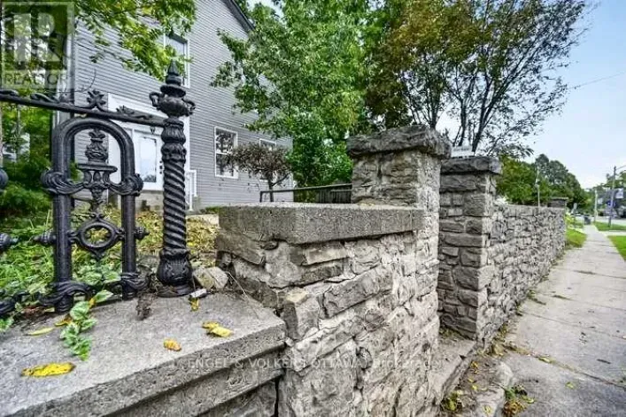 House for sale: 716 KING STREET W, Prescott