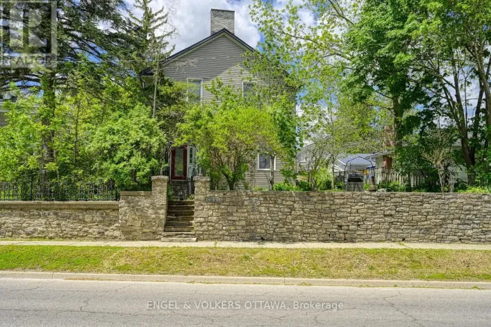 716 KING STREET W, Prescott