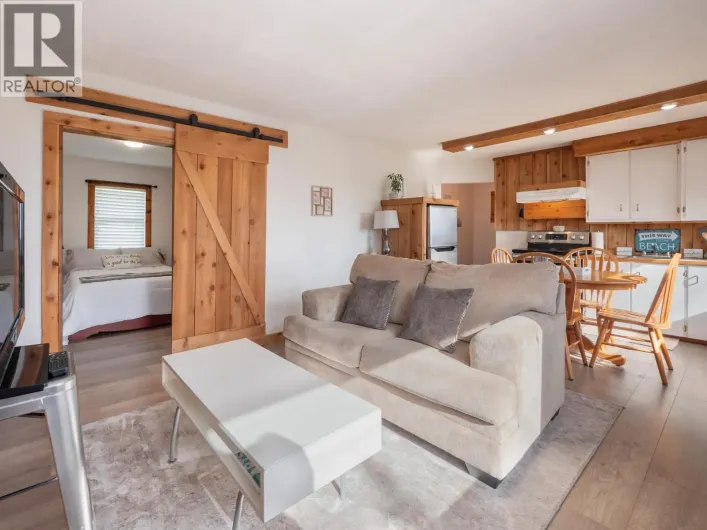 716/718 HILLCREST ROAD, Gibsons