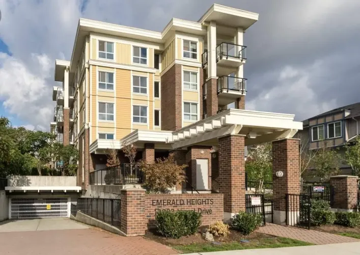 717 13883 LAUREL DRIVE, Surrey