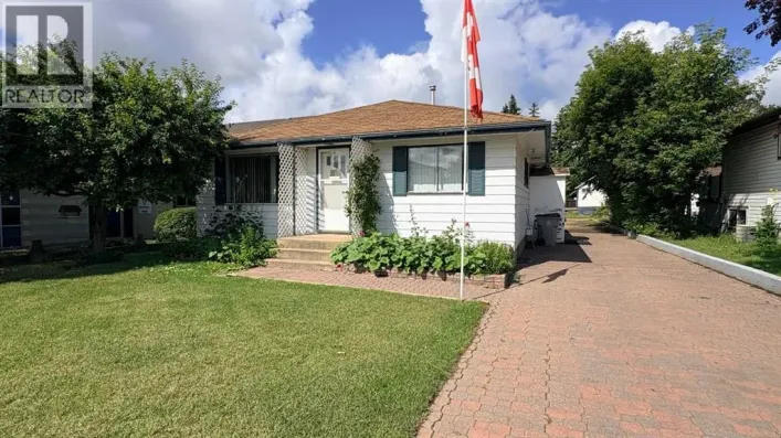 718 10 Street, Wainwright