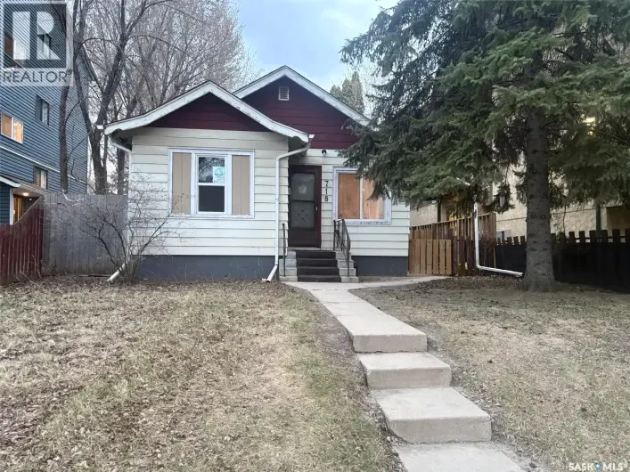 House for sale: 718 8th STREET E, Saskatoon