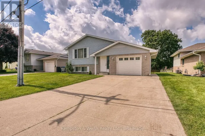 718 EDGAR STREET W, North Perth