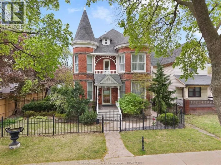 719 VICTORIA AVENUE, Windsor