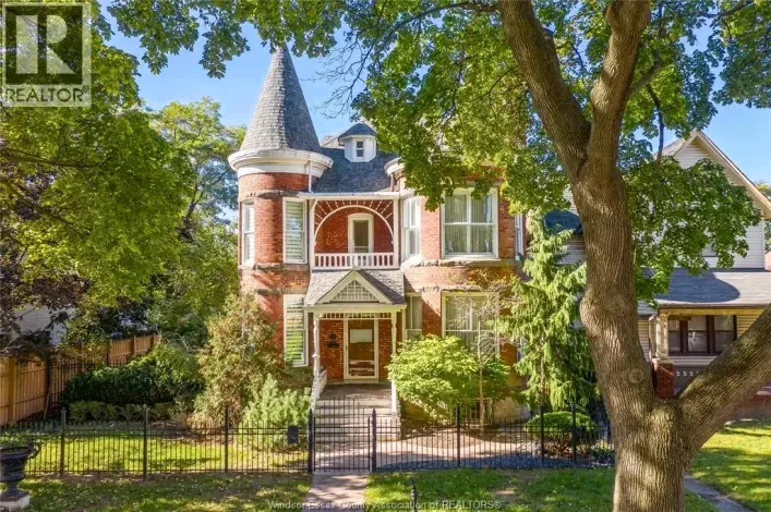 719 VICTORIA, Windsor