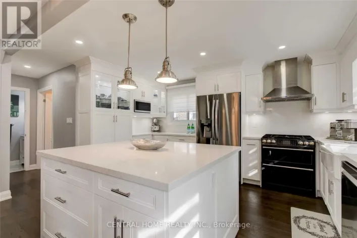 72 EASTMAN CRESCENT, Newmarket