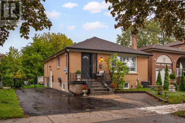 72 NEWTON DRIVE, Toronto