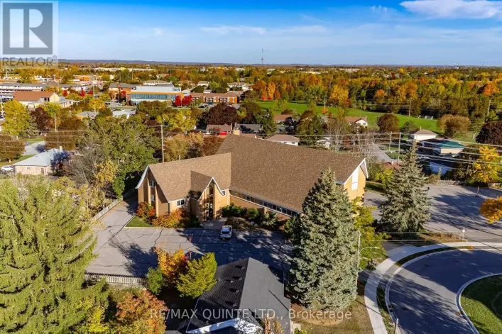 72 ORCHARD DRIVE, Belleville