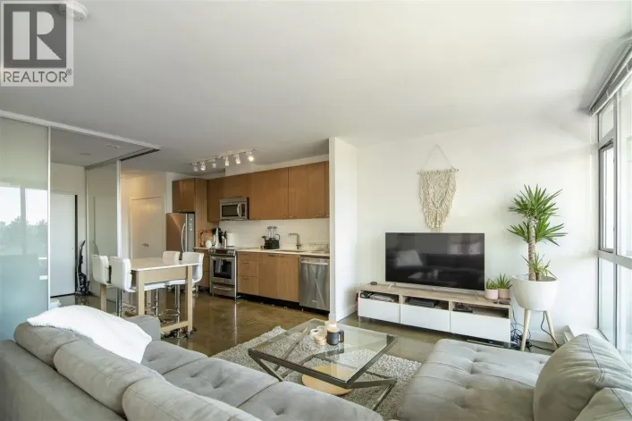 720 221 UNION STREET, Vancouver
