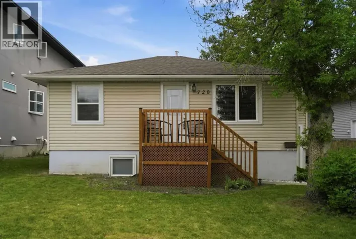 720 69 Avenue SW, Calgary