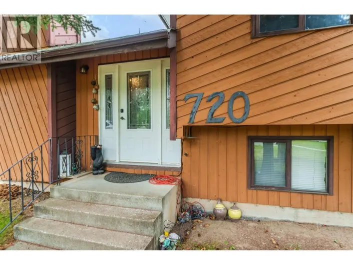720 CARIBOO TRAIL, 100 Mile House