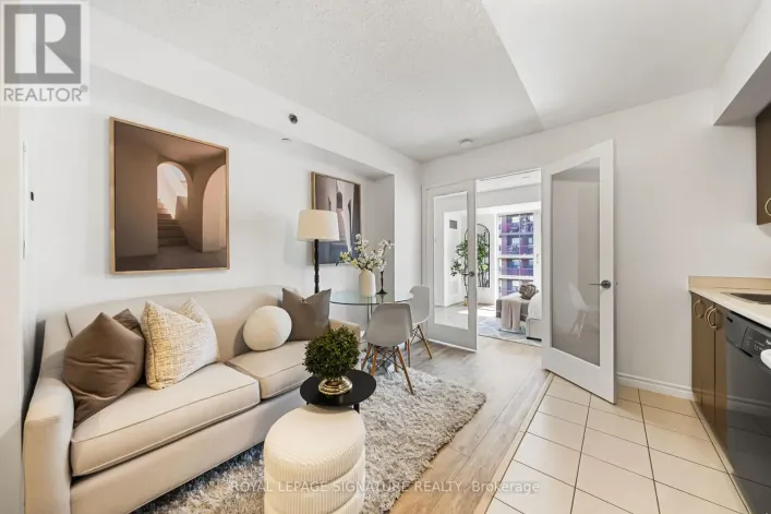 721 - 35 SARANAC BOULEVARD, Toronto