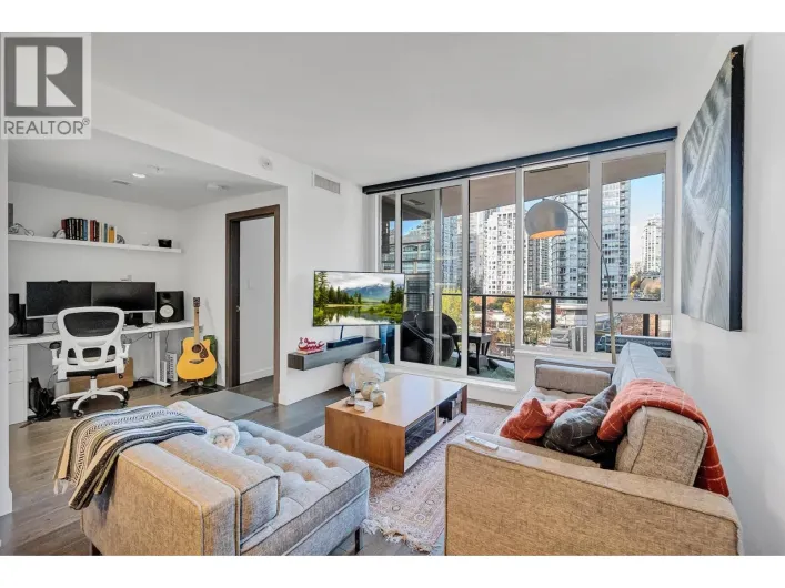 721 68 SMITHE STREET, Vancouver