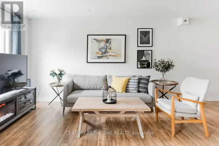 721 - 75 WELDRICK ROAD E, Richmond Hill