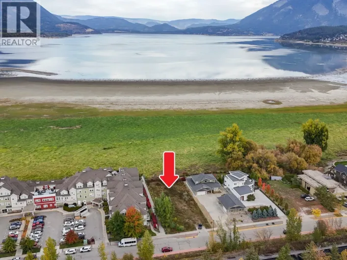 721 Harbourfront Drive NE, Salmon Arm