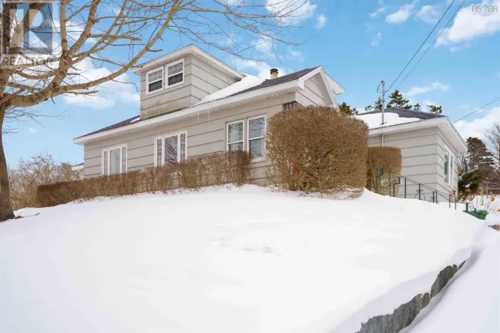 722 Highway 1, Hebron