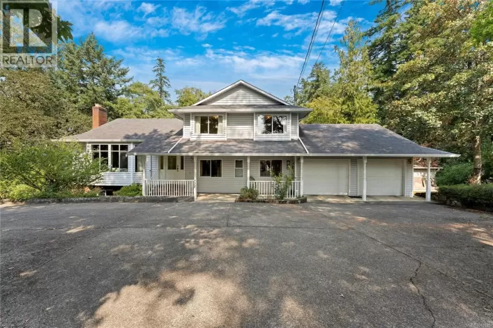 722 Miller Ave, Saanich