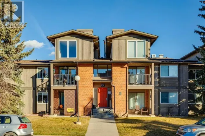 724, 6400 Coach Hill Road SW, Calgary