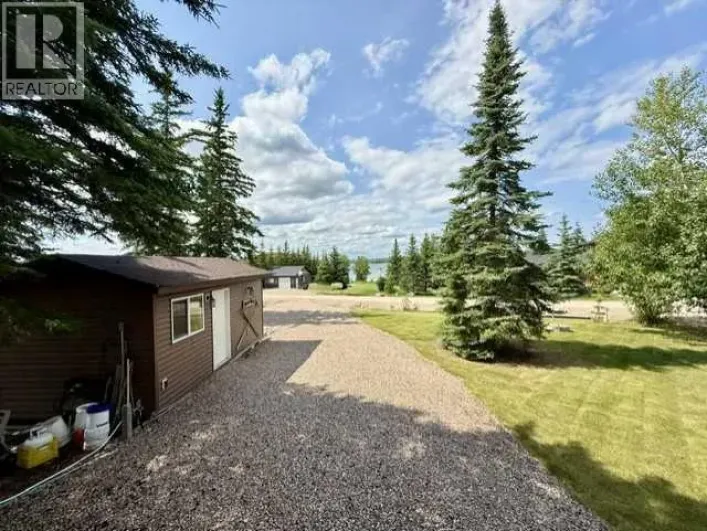 724 Spruce Street, Lac Des Iles