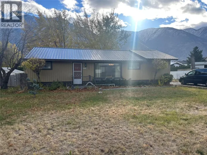 725 2nd Avenue, Keremeos
